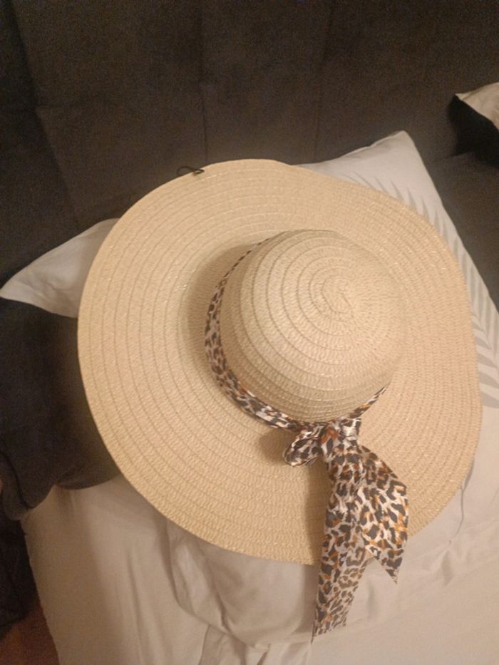 Grand chapeau femme - photo numéro 2
