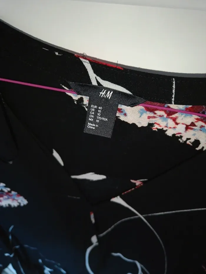 Robe H&M noir à fleurs colorées 40 - photo numéro 2