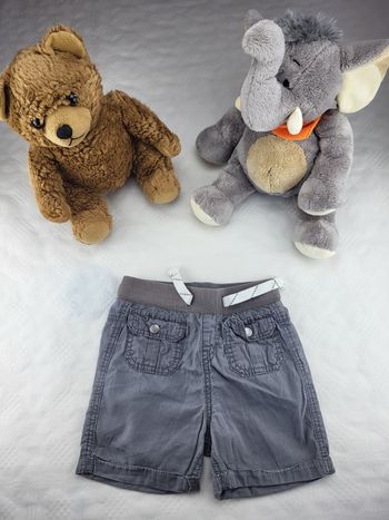 Short en toile gris/marron clair kiabi taille 18mois 