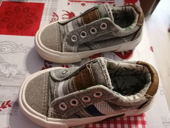 Vend chaussure bébé taille 23