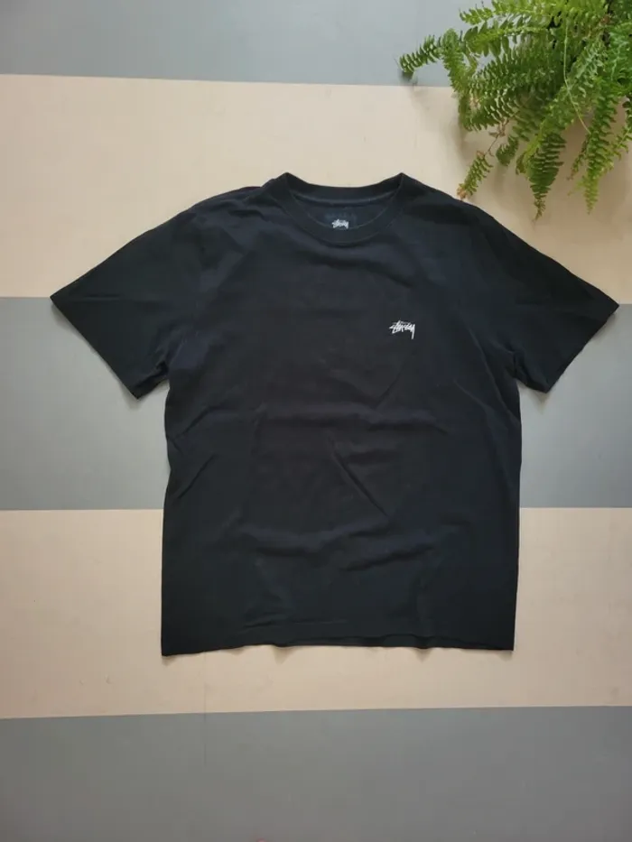 Tshirt stussy vintage noir taille S/M - photo numéro 2