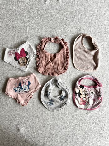 Lot 6 bavoirs bébé fille – Disney Minnie + motifs – très bon état 🎀