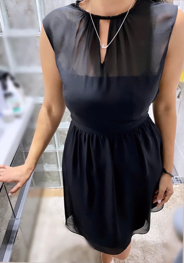Robe noir élégante esprit