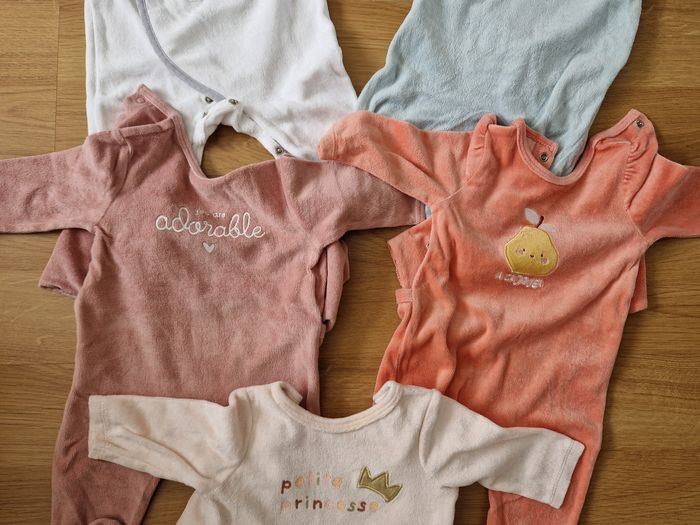 Lot 5 pyjamas velours 3 mois - photo numéro 3