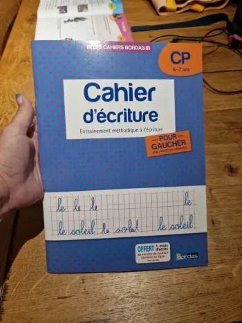 Cahier d'écriture pour gaucher