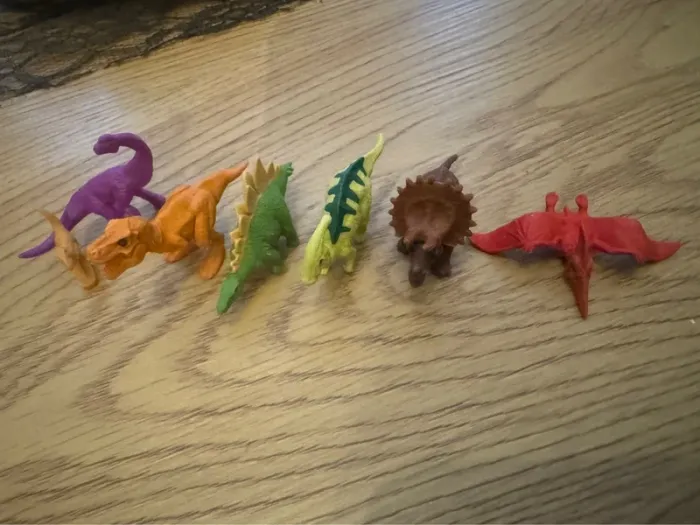 🦖 Lot de 5 petits dinosaures gomme - photo numéro 2