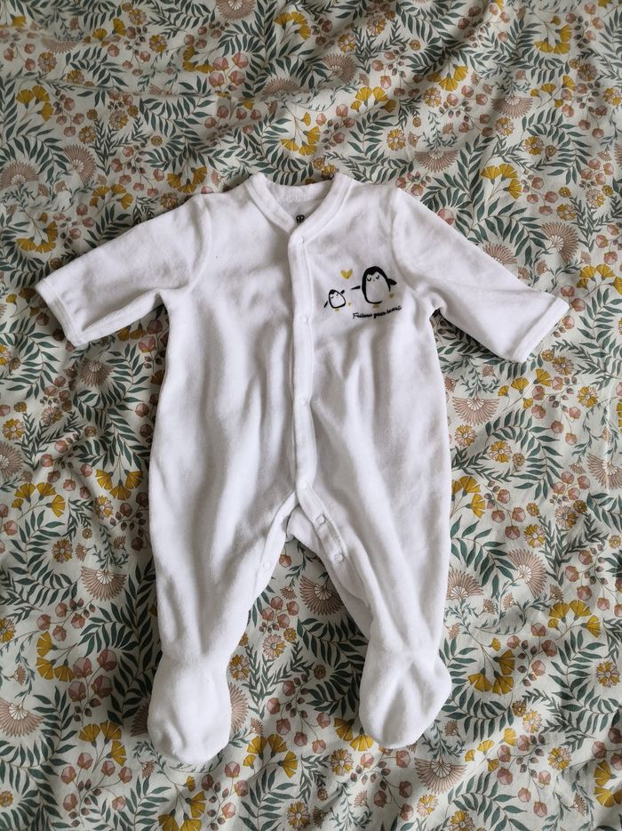 3 pyjamas en velour 1 mois - photo numéro 7