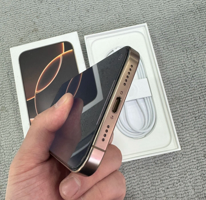 Une iphone seize - photo numéro 3