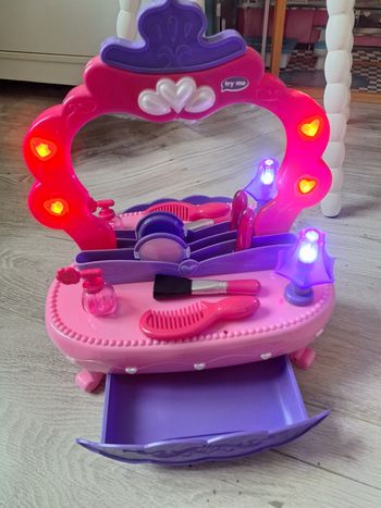 Petits coiffeuse lumineuse et sonore