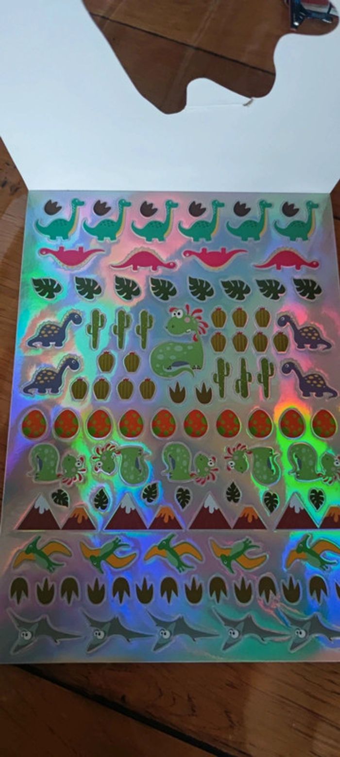 1000 stickers thème dinosaures - photo numéro 2