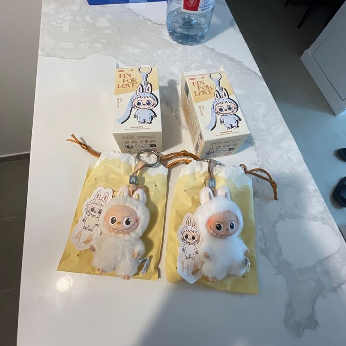 Lot de 2 labubu Pin for love
