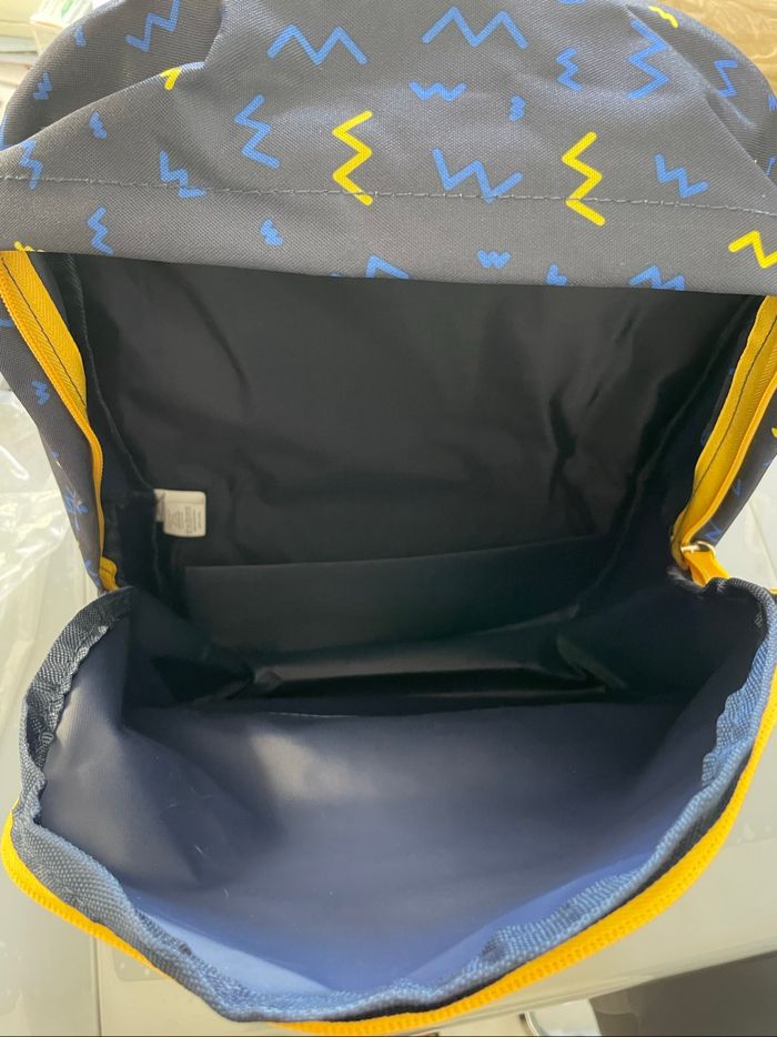 Grand sac à dos cartable à bretelles Pokémon bleu marine avec dessin de Pikachu jaune Neuf avec étiquette - photo numéro 4