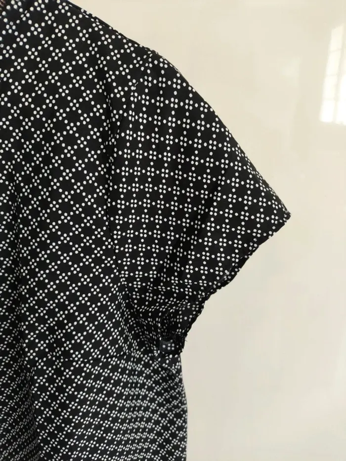 Blouse noire à motifs géométriques – Taille 40 – Très bon état - photo numéro 3