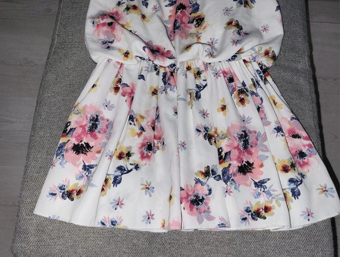 🟣 Robe Fleurie Dentelle 8 ans 🟣 - photo numéro 3