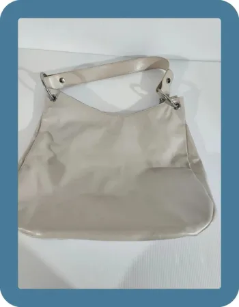 Sac porté épaule et bandoulière  crème, il y a quelques tâches, 31x28cm