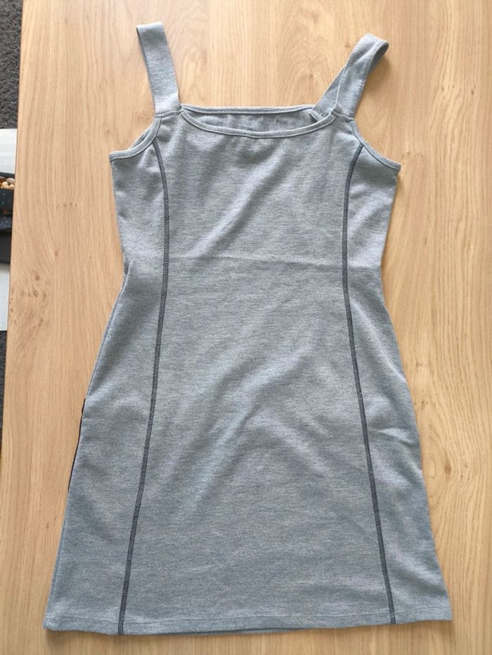 Robe neuve 38/40 - photo numéro 2