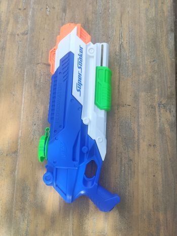 Pistolet à eau NERF super soaker Floodinator 2 litres