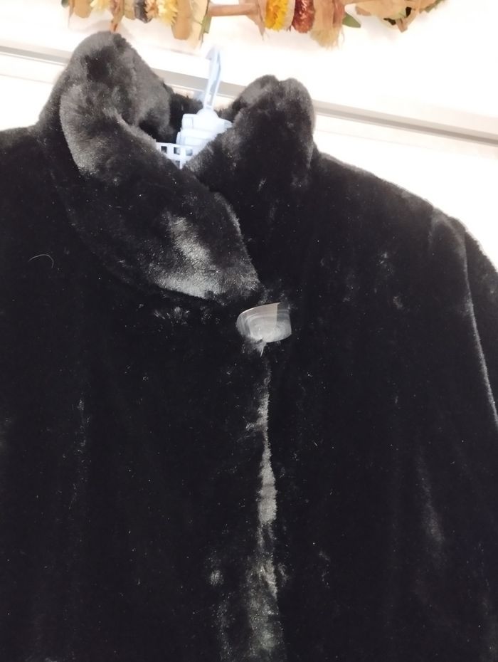 Manteau en fausse fourrure - photo numéro 3