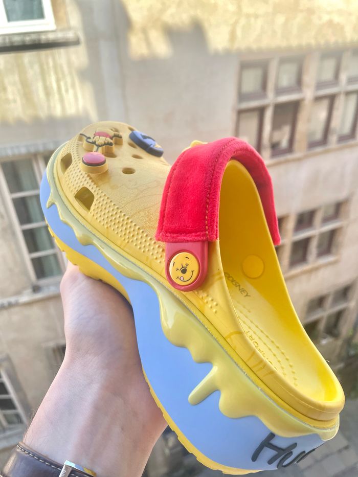 Crocs Disney Winnie The Pooh Classic Platerform Clog - photo numéro 2