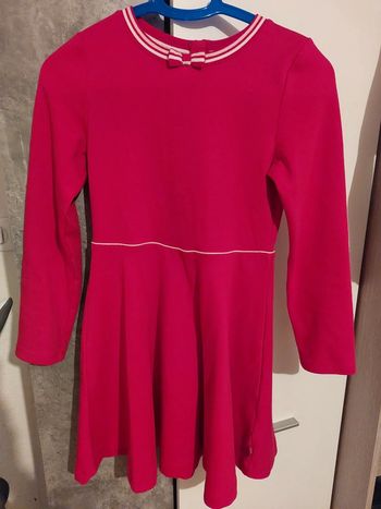 Très jolie robe 👗 fuschia foncée 11 ans