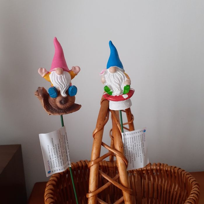 Neuf: 2 figurines Nain de jardin sur pic - photo numéro 2