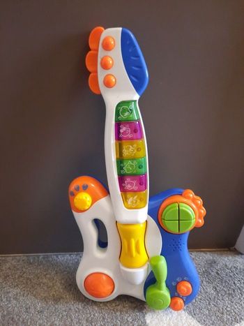 Guitare électronique bébé