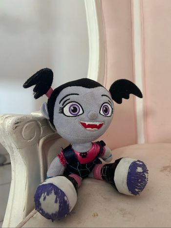 Doudou Vampirina