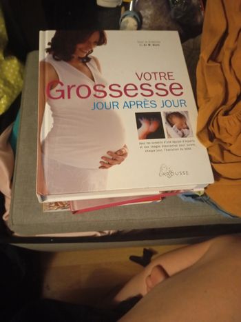 Gros livre de grossesse