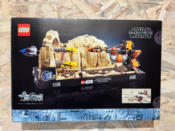 LEGO 75380 - Diorama de la course de podracers de Mos Espa - photo numéro 2