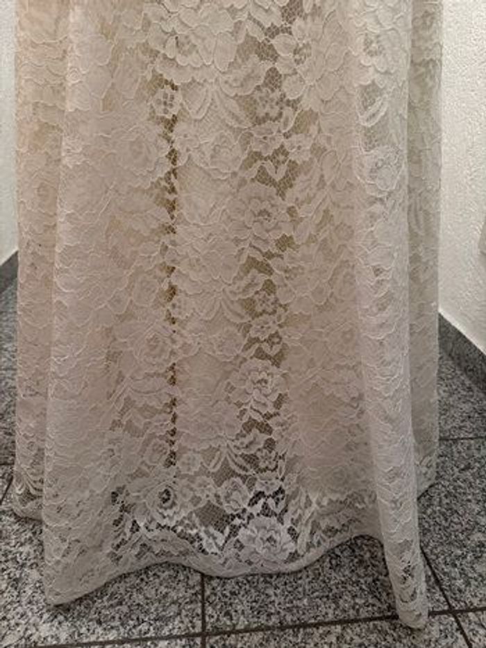 Robe de  cérémonie en dentelle de couleur ivoire - photo numéro 4