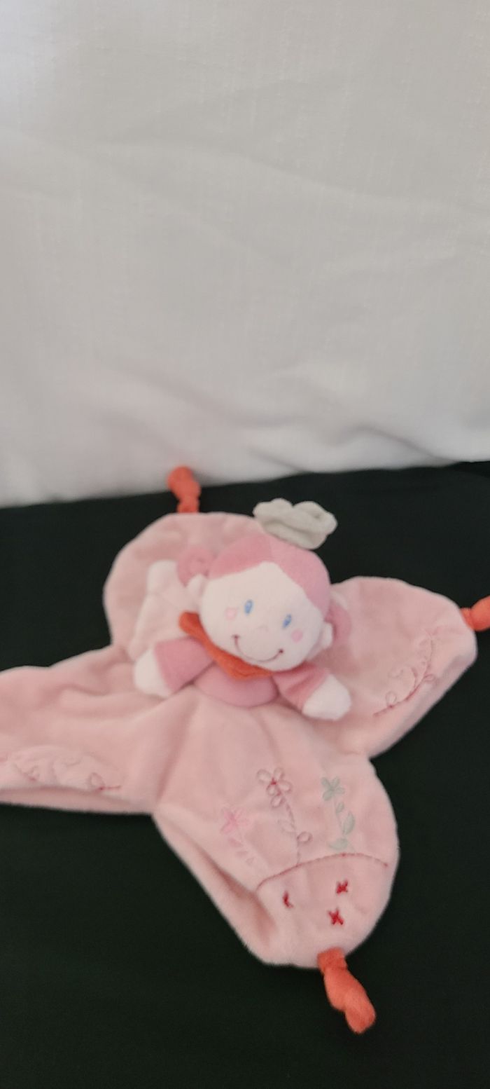 Doudou Lutin fille fee rose fleurs 4 noeuds Nicotoy Kiabi grelot