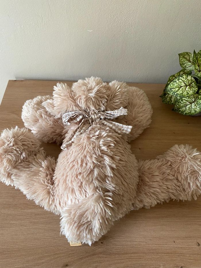 Doudou peluche chien beige long poils noeud carreau allongé Louise mansen - photo numéro 3