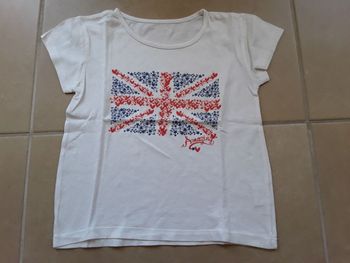 T-shirt MC blanc drapeau anglais fille en 4 ans TBE