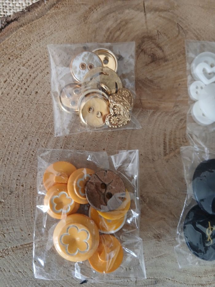 Lot de 4 sachets de boutons - photo numéro 2