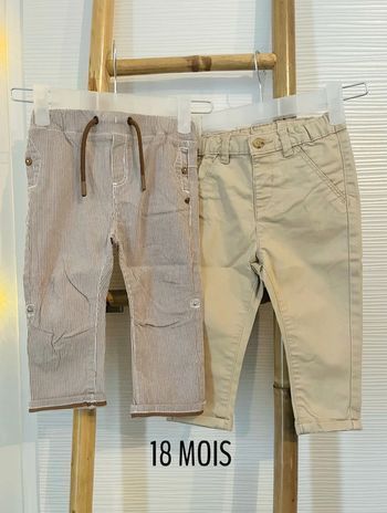 Lot de 2 pantalons en toile taille 18 mois