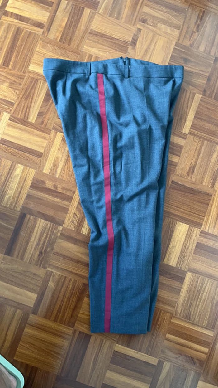 Pantalon droit a pince gris à bandes latérales rouges Weill - photo numéro 5