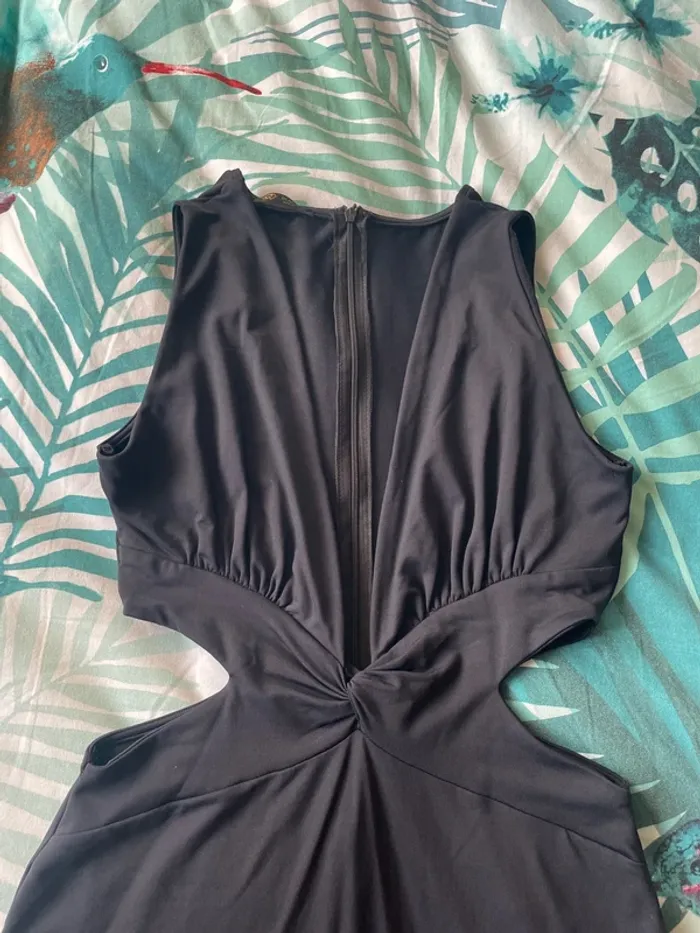 Robe moulante décolletée - photo numéro 5