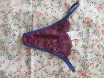 String neuf taille S dentelle