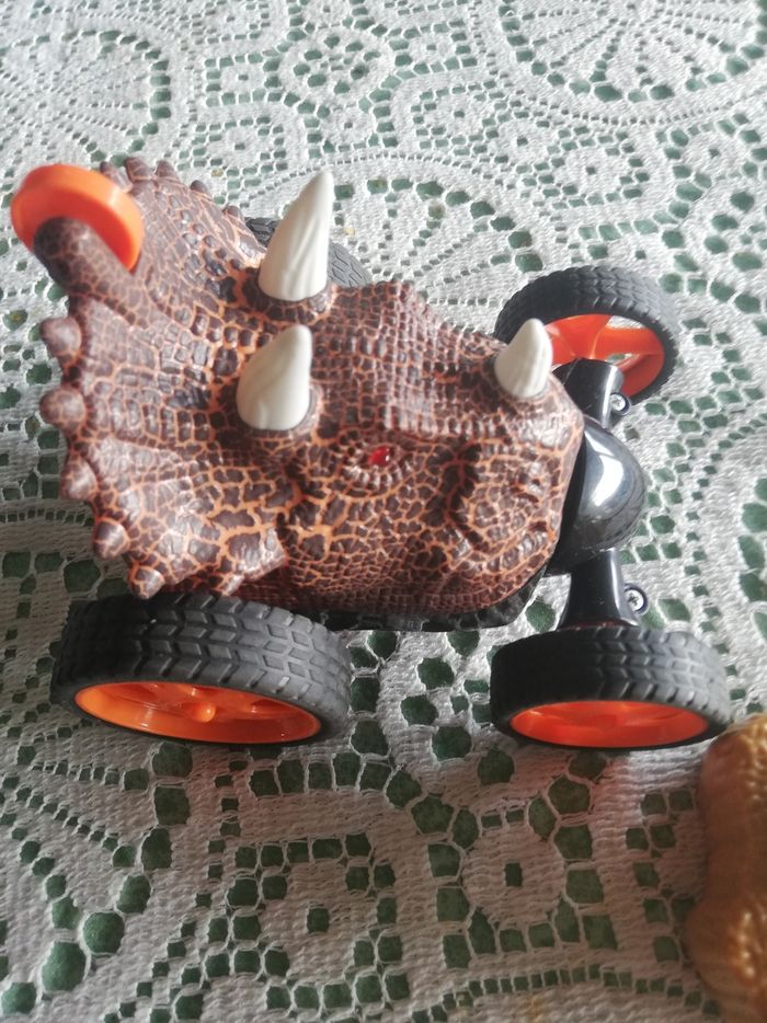 Voitures télécommande dinosaure - photo numéro 2