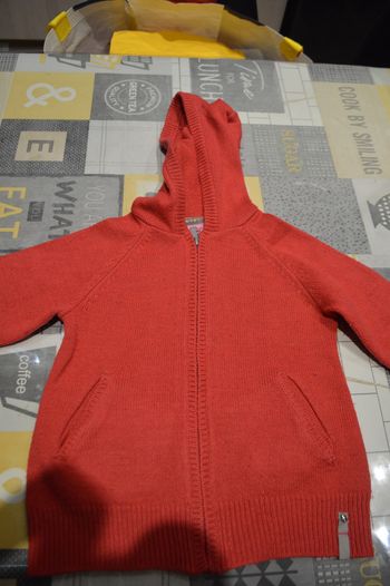 Gilet à capuche NKY 6 ans