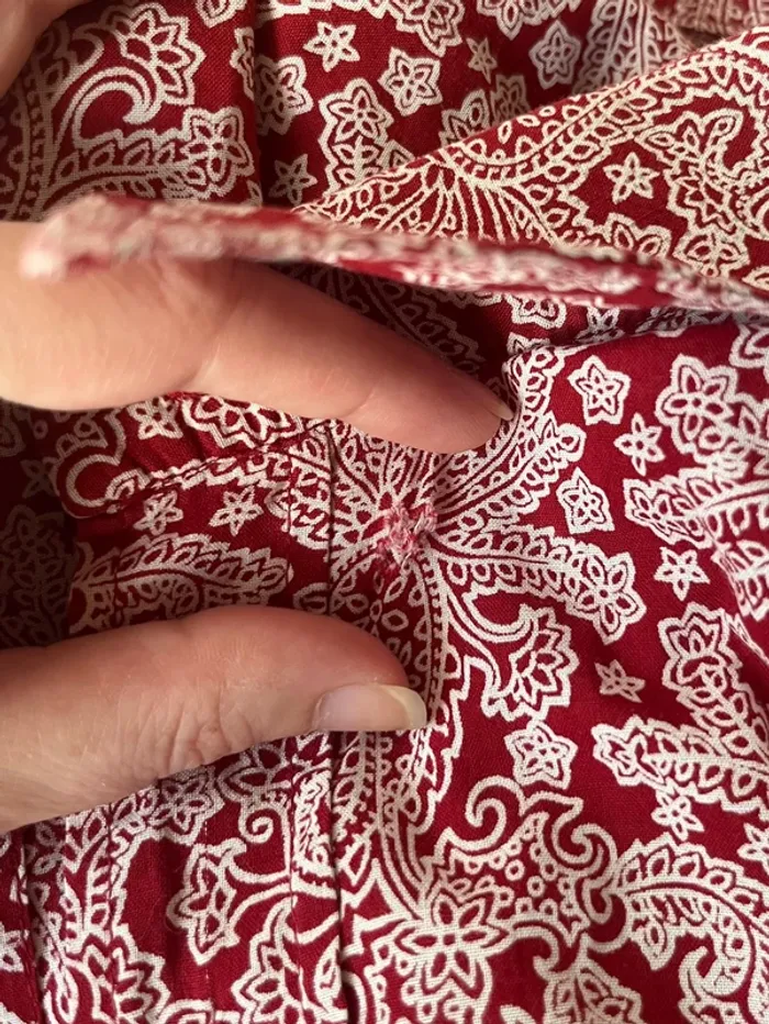 Chemise vintage à motifs fleuris rouge et blanc - photo numéro 13