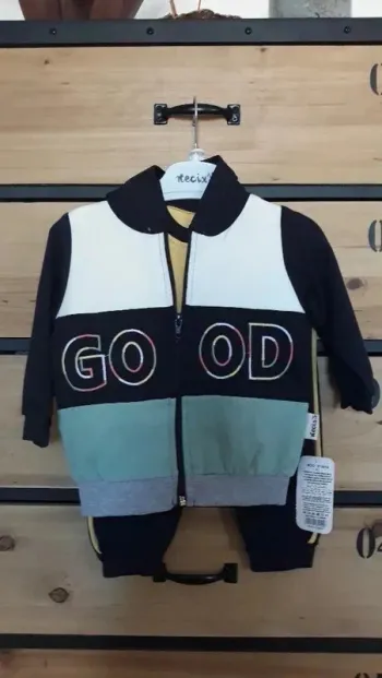 Ensemble survêtement 3 pièces tout neuf Necix's