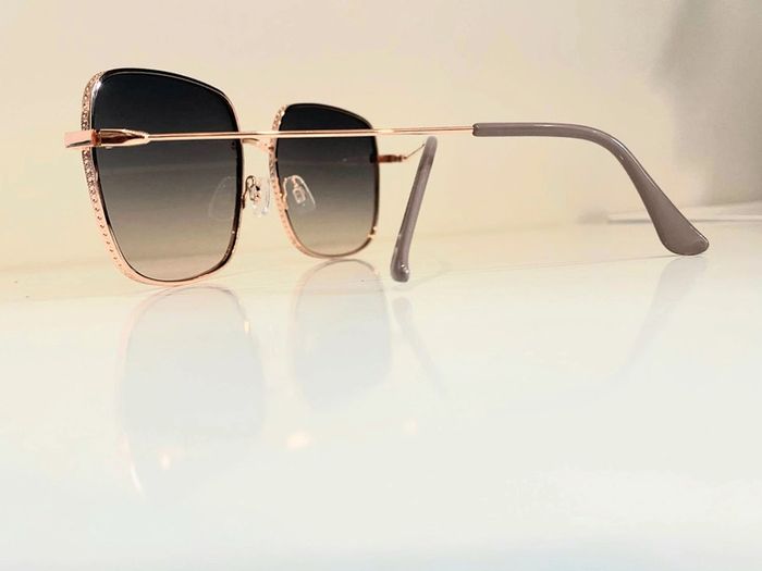 Lunette de soleil femme carrée bronze verres dégradés uvprotection catégorie 2 - photo numéro 7