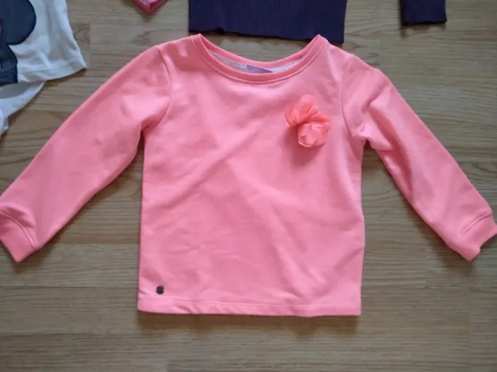 Lot de 4 pulls. Fille.
Taille 5 ans - photo numéro 2