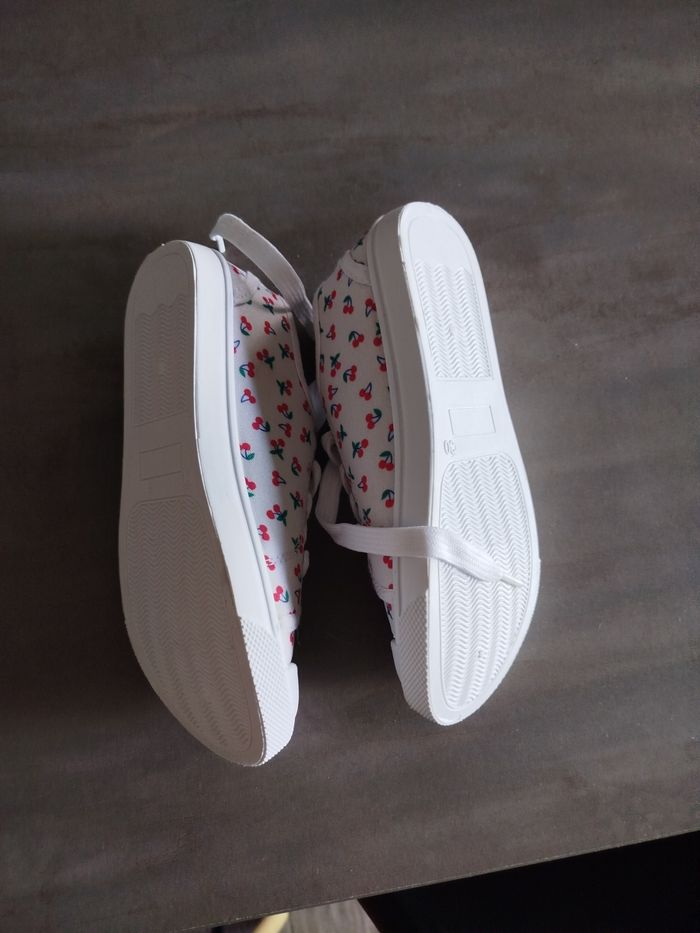 Chaussure feuille neuve pointure 30 - photo numéro 2
