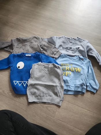 Lot de 4 pull et un sans manche 12mois