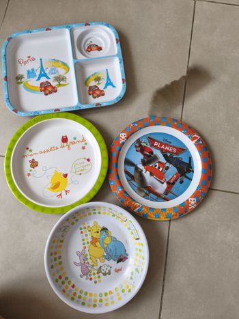 Lot 4 assiettes bébé