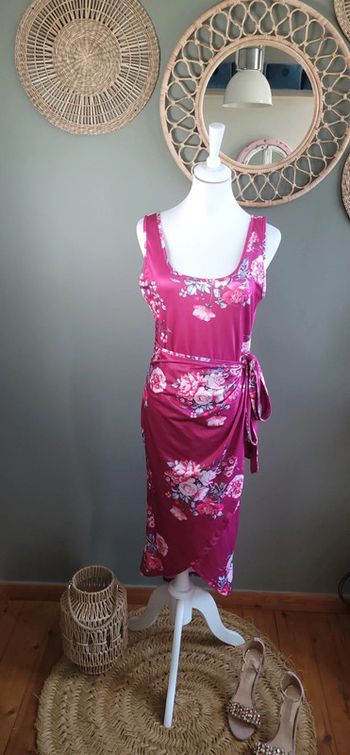 Jolie robe portefeuille légère Taille M Parfait état