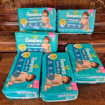 Couche taille 4 Pampers Baby Dey : 270 Couches (6*45)
