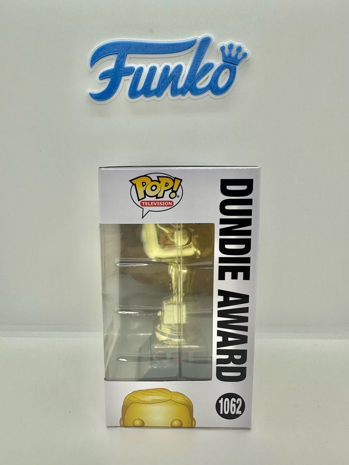 Funko Pop The Office Dundie Award 1062 Amazon Exclusive 🇺🇸 - photo numéro 3